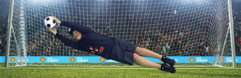 A participant dives to save the game at this Las Vegas green screen photography experience for Shell Energy.